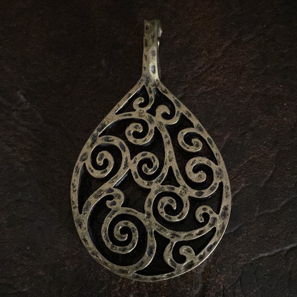 Premier Designs Statement hinged pendant - Picture 7 of 12